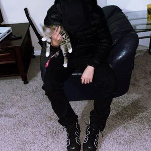 Meet your Posher, Aviona